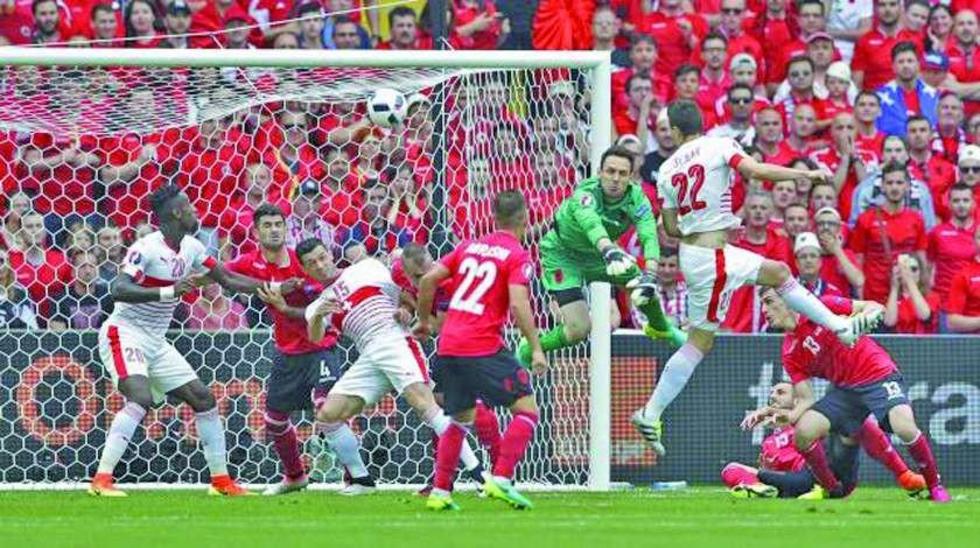 Suiza vence en su primer partido de la Eurocopa