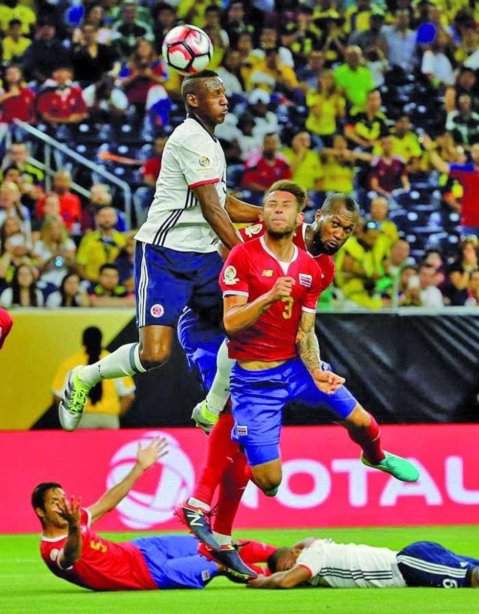 Costa Rica logra triunfo y le quita el liderato a Colombia