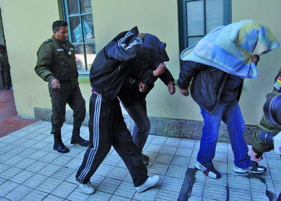 Envían a prisión a cuatro personas por suplantar al hijo de Morales