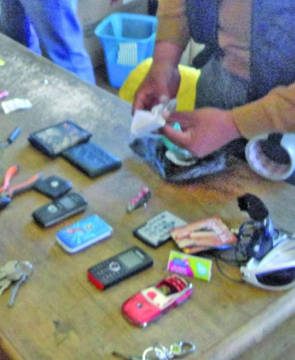 Detienen a dos personas por el robo de celulares