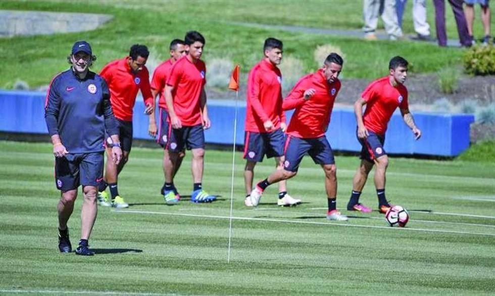 Chile busca sellar su pase a cuartos