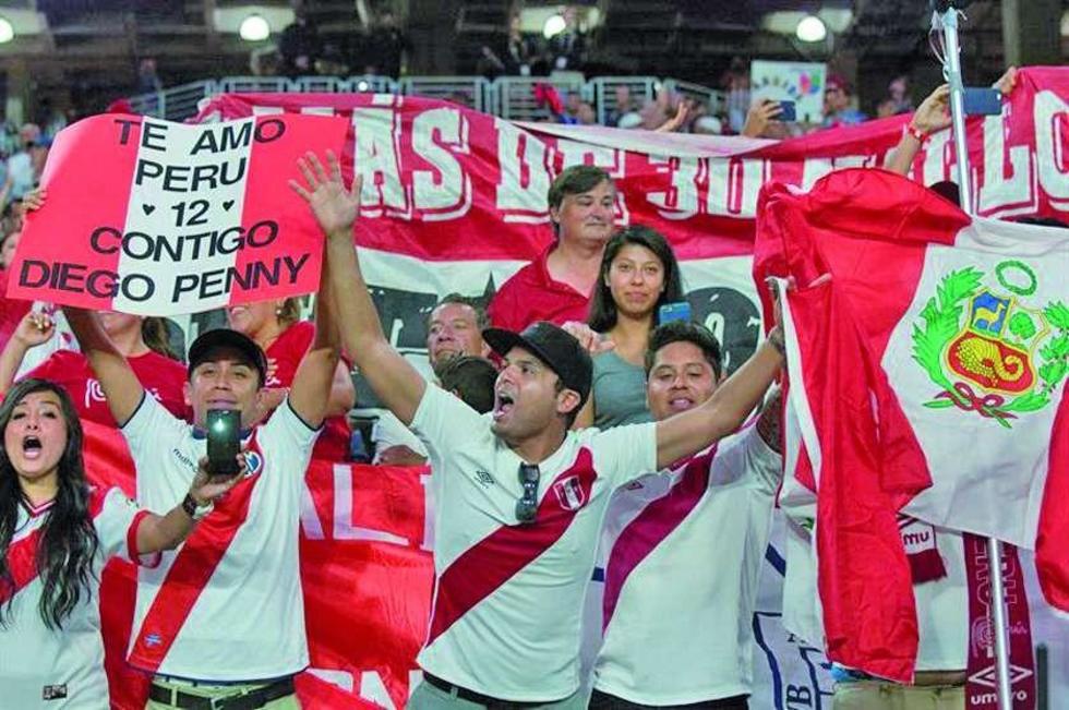 Los aficionados peruanos arropan a su selección 