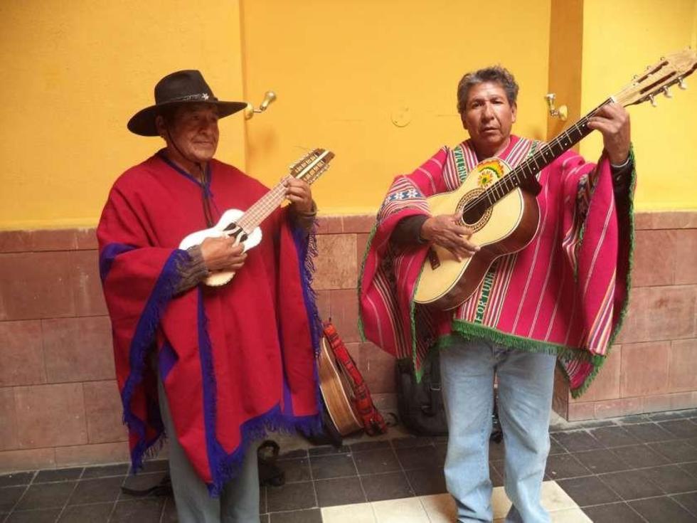 Incahuasi premia a charanguistas