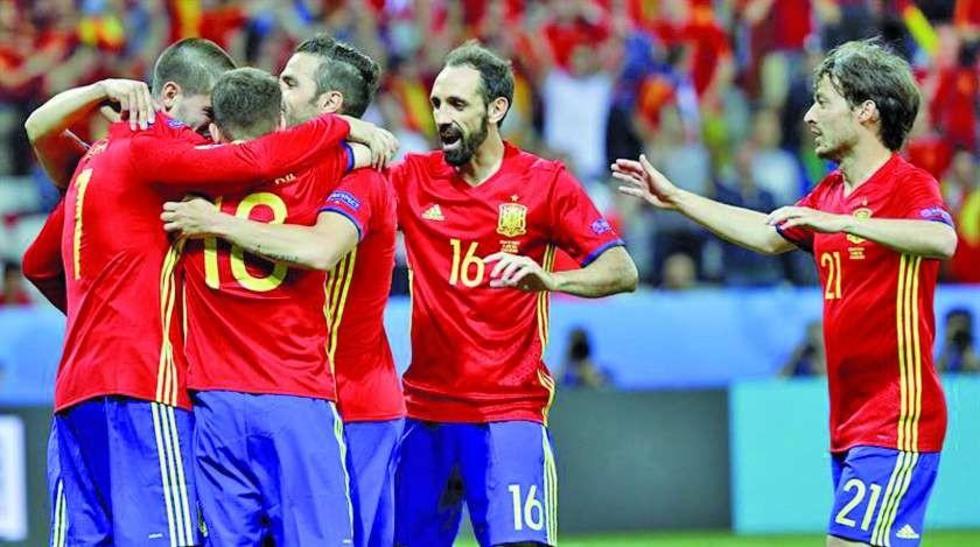 España golea y pasa a los octavos de final de la Eurocopa