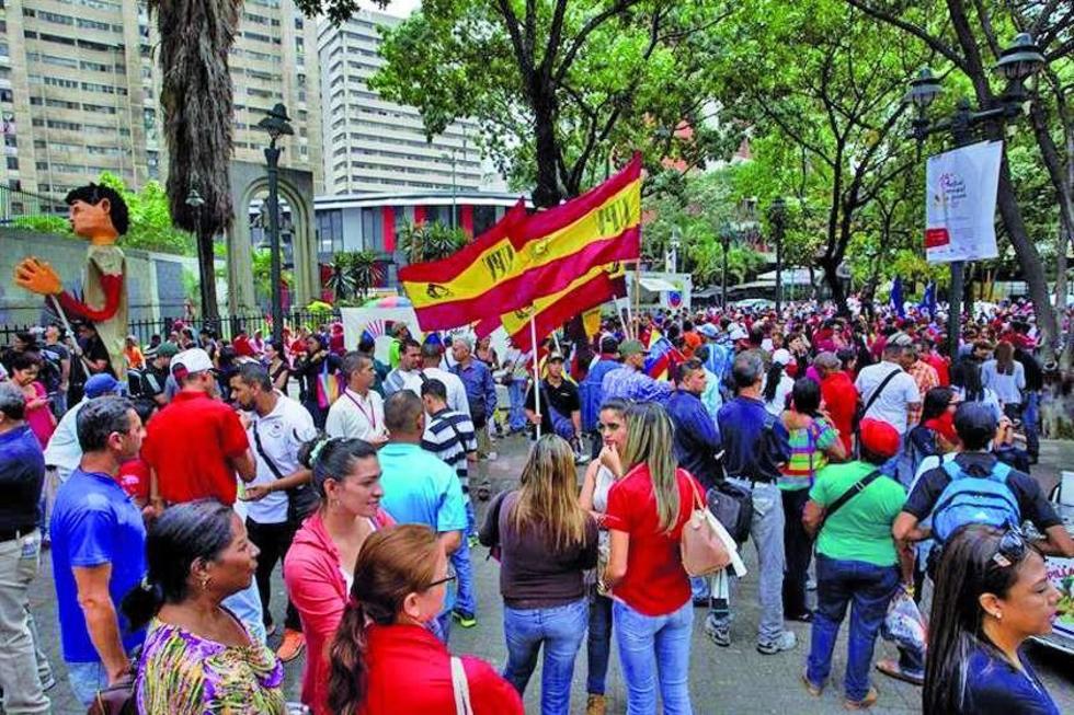 Oficialismo y oposición chocan por recovatorio contra Maduro