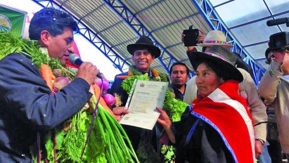 El Gobierno entrega 1.967 títulos de tierras en el agro