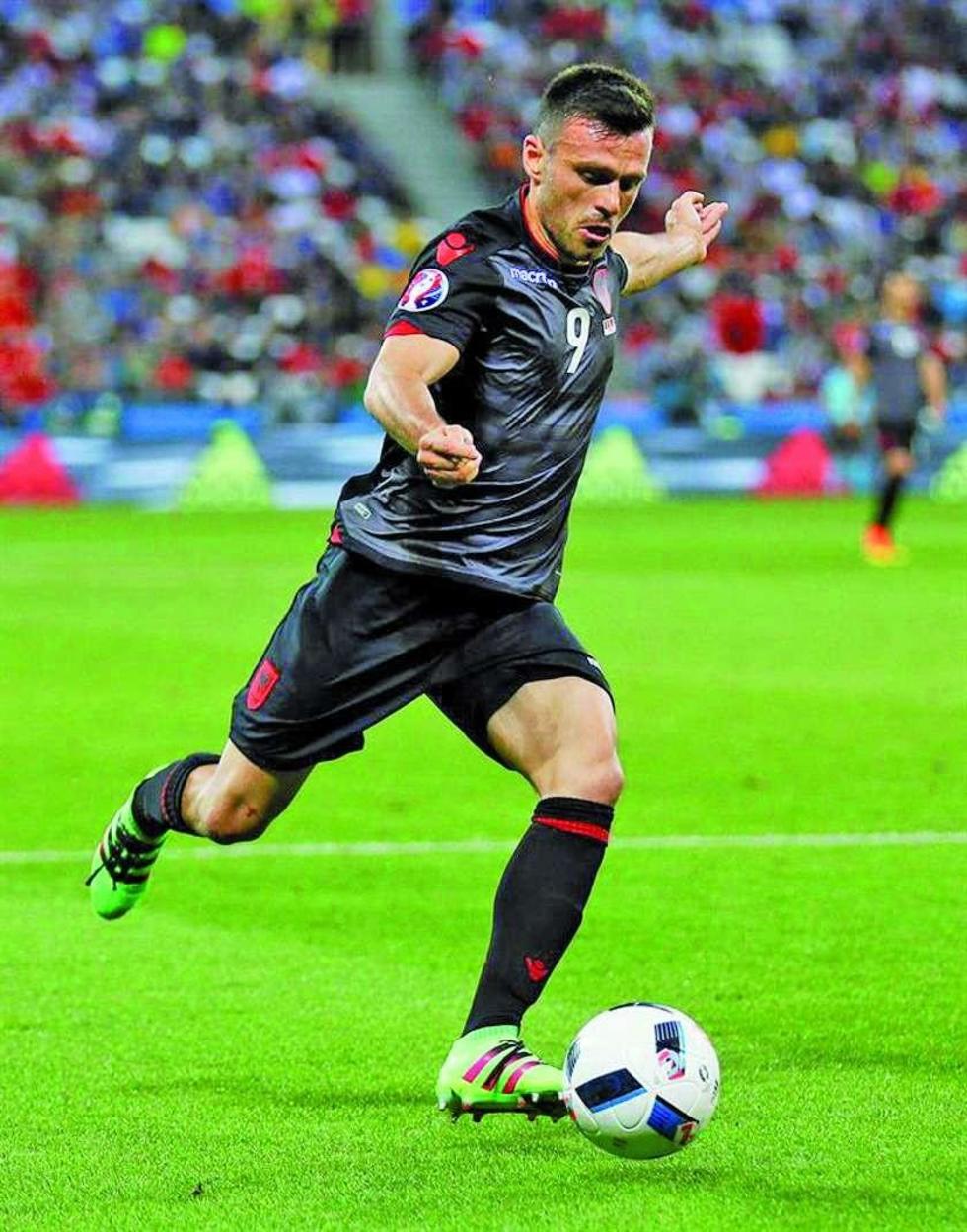 Albania logra su primera victoria y sigue en pie