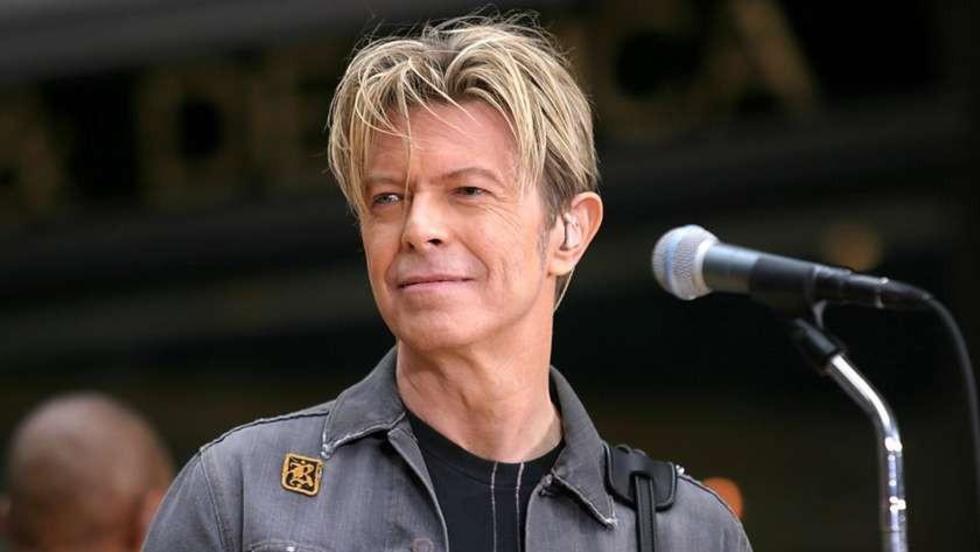 Subastan en Beverly Hills mechón de David Bowie