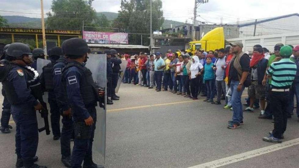 Liberan a detenidos en protestas de maestros