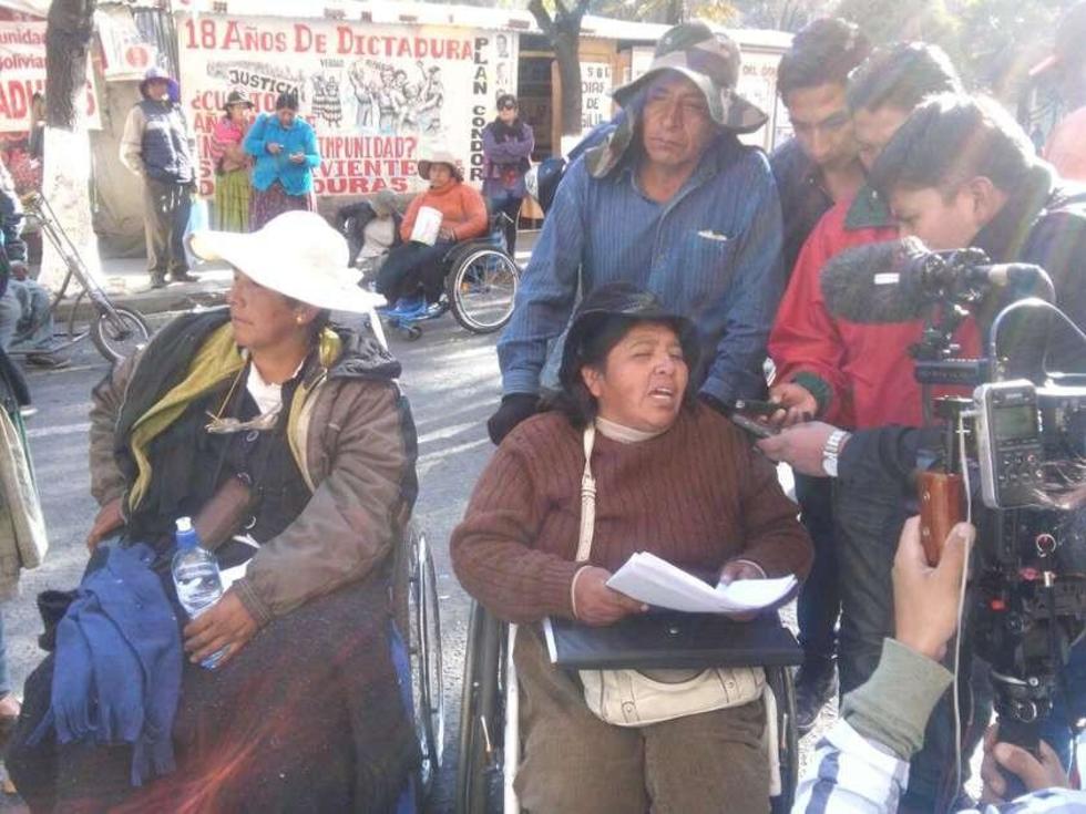Continuarán con protestas para conseguir un bono