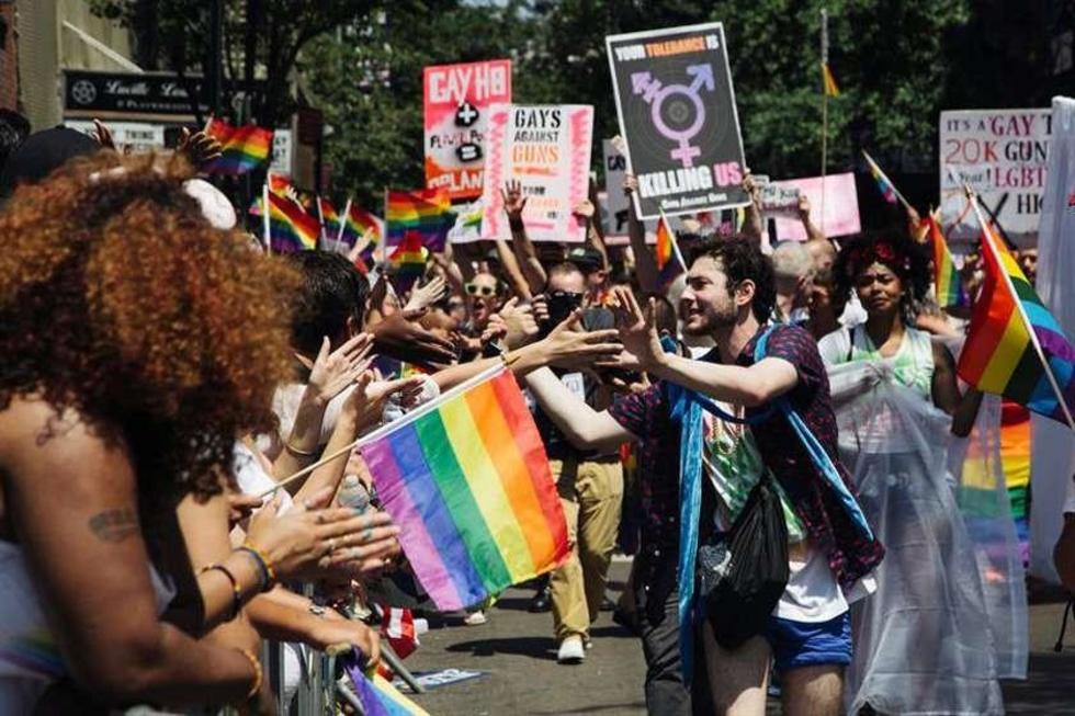Francisco afirma que la Iglesia le debe una disculpa a los gays