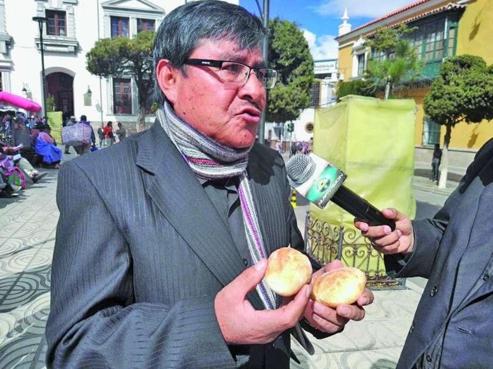 Denuncian venta de pancitos de "alasitas" en la Chuquimia
