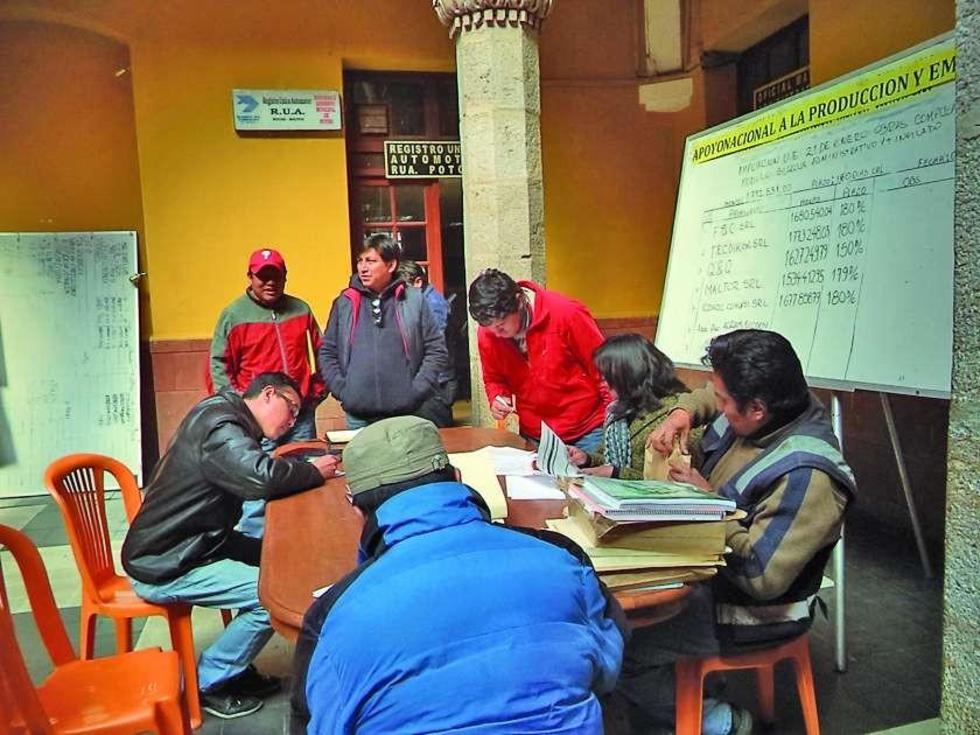 Continúan obras de mejora en la escuela 21 de Enero
