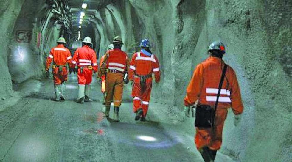 Los mineros continúan en estado de emergencia