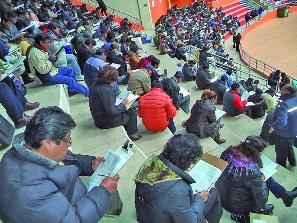 Los maestros se preparan para su examen de ascenso 