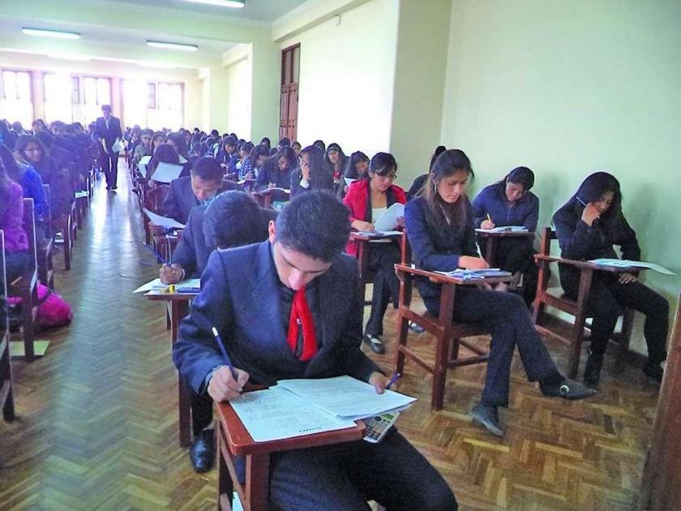 Alistan examen de ingreso en la UATF 