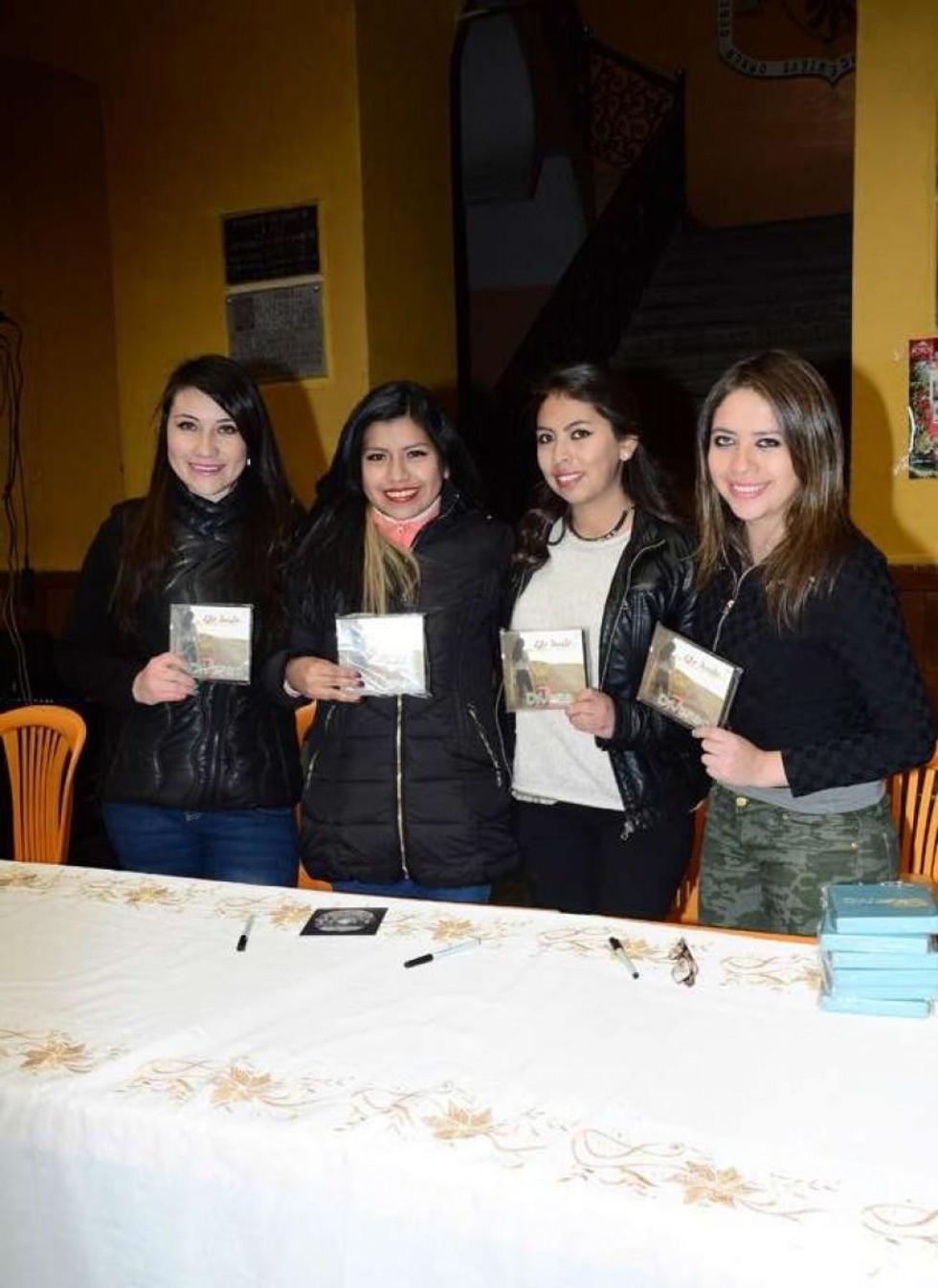 El grupo folclórico femenino Diverso promociona disco