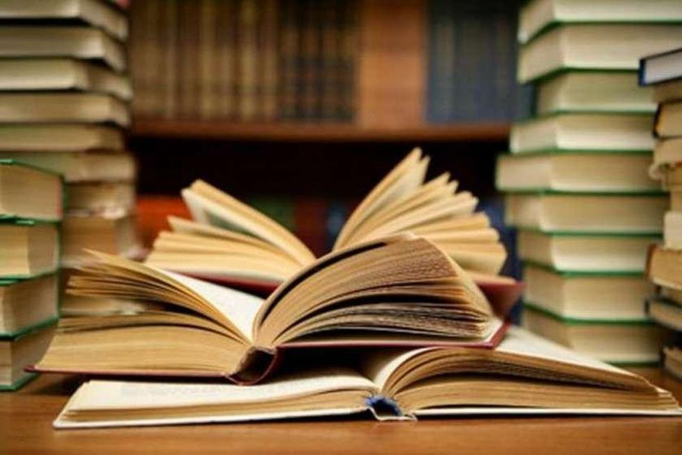 Reciben textos para anuario del ABNB