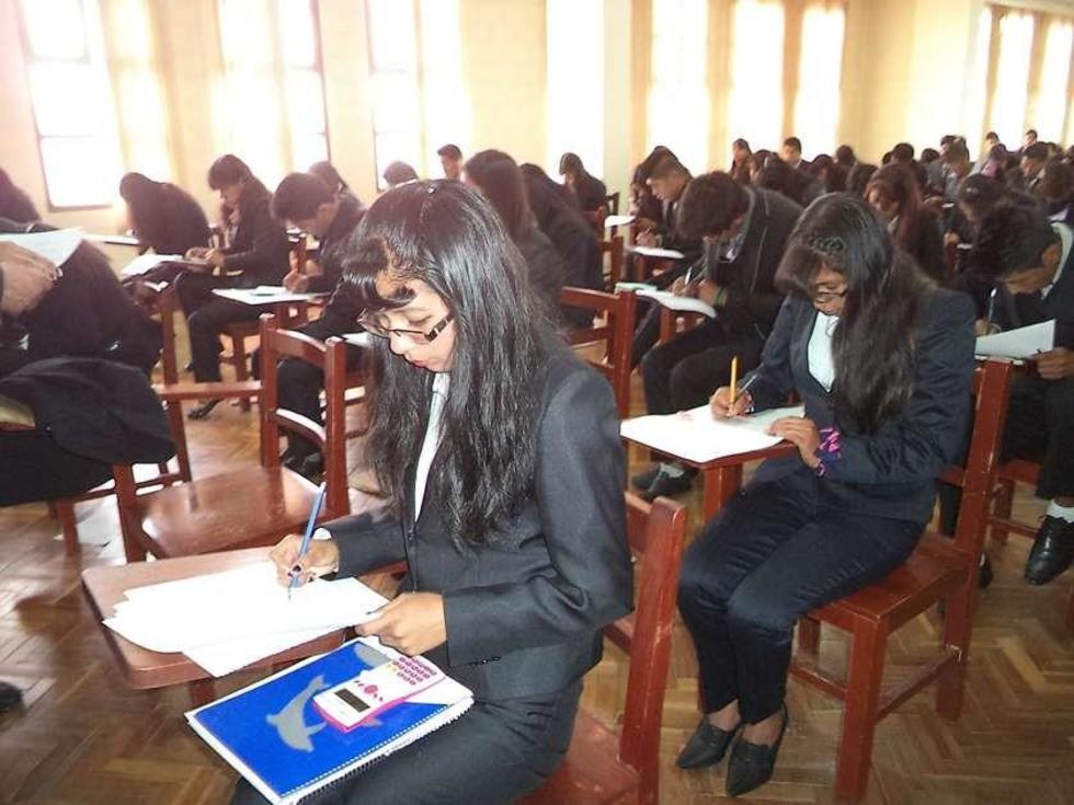 Cerca de 600 alumnos rinden su examen para el ingreso a la UATF