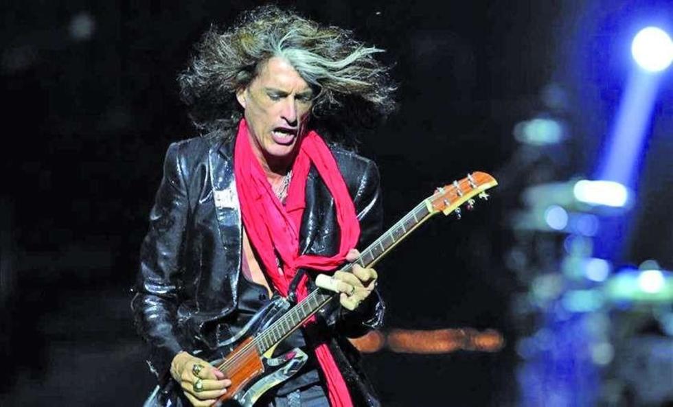 Guitarrista de Aerosmith es hospitalizado tras caída