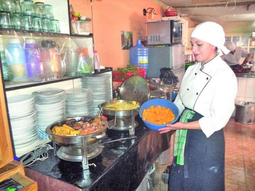Curso cierra con comida colonial