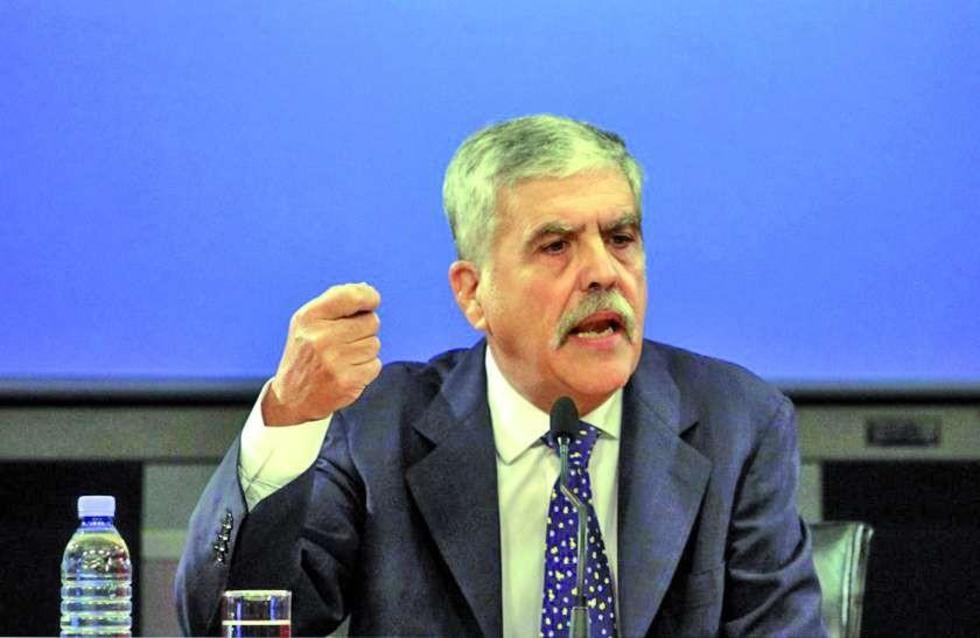 Procesan a exministro por presunta compra irregular en Argentina