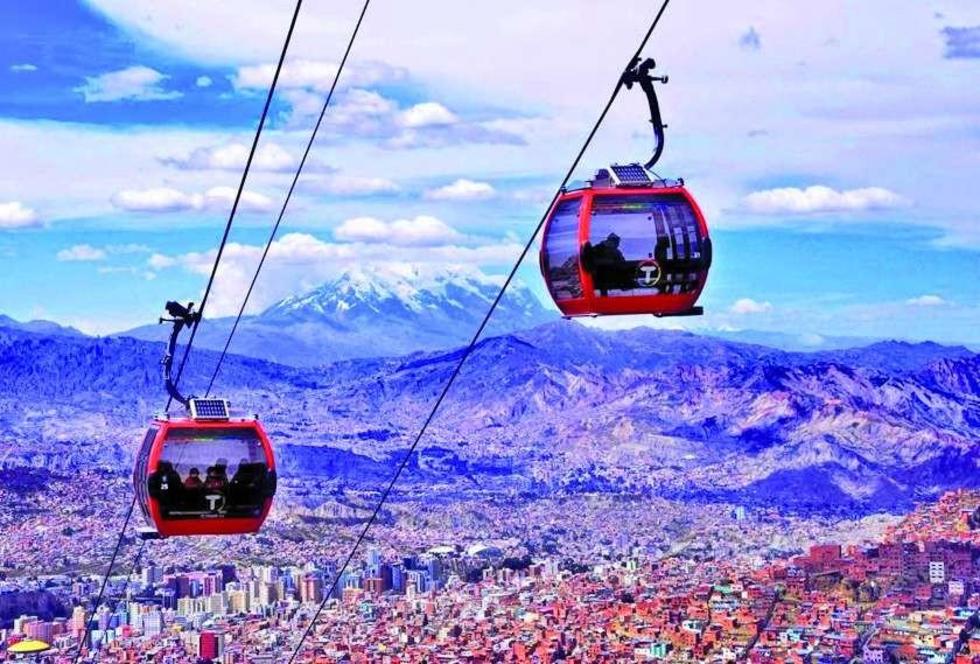 El Gobierno firma contratos para edificación de 12 obras en La Paz