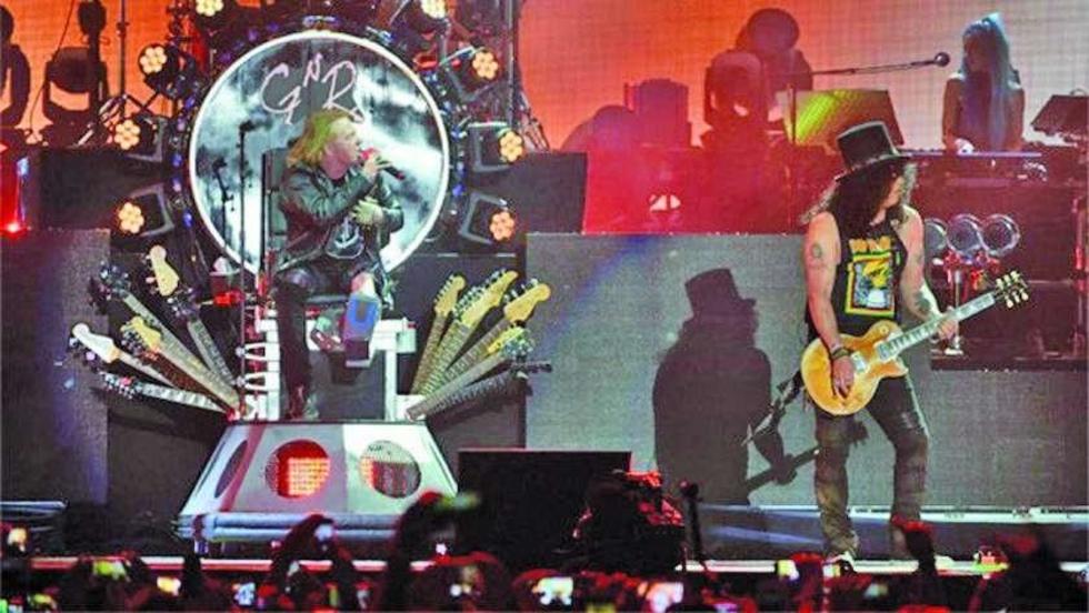 Guns N' Roses son detenidos por armas