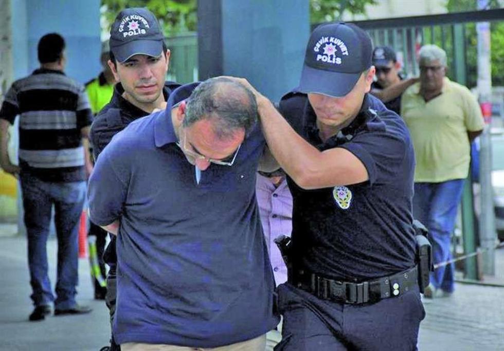 Arresto de golpistas en Turquía toma dimensiones de represalia