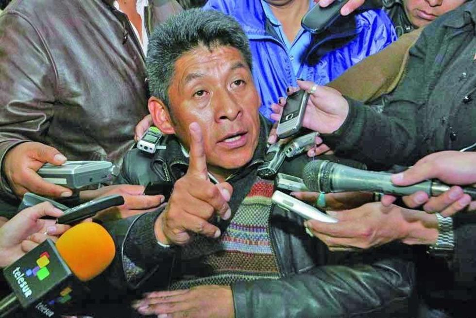 Circulan avisos con pliego de cargo contra Pedro Montes