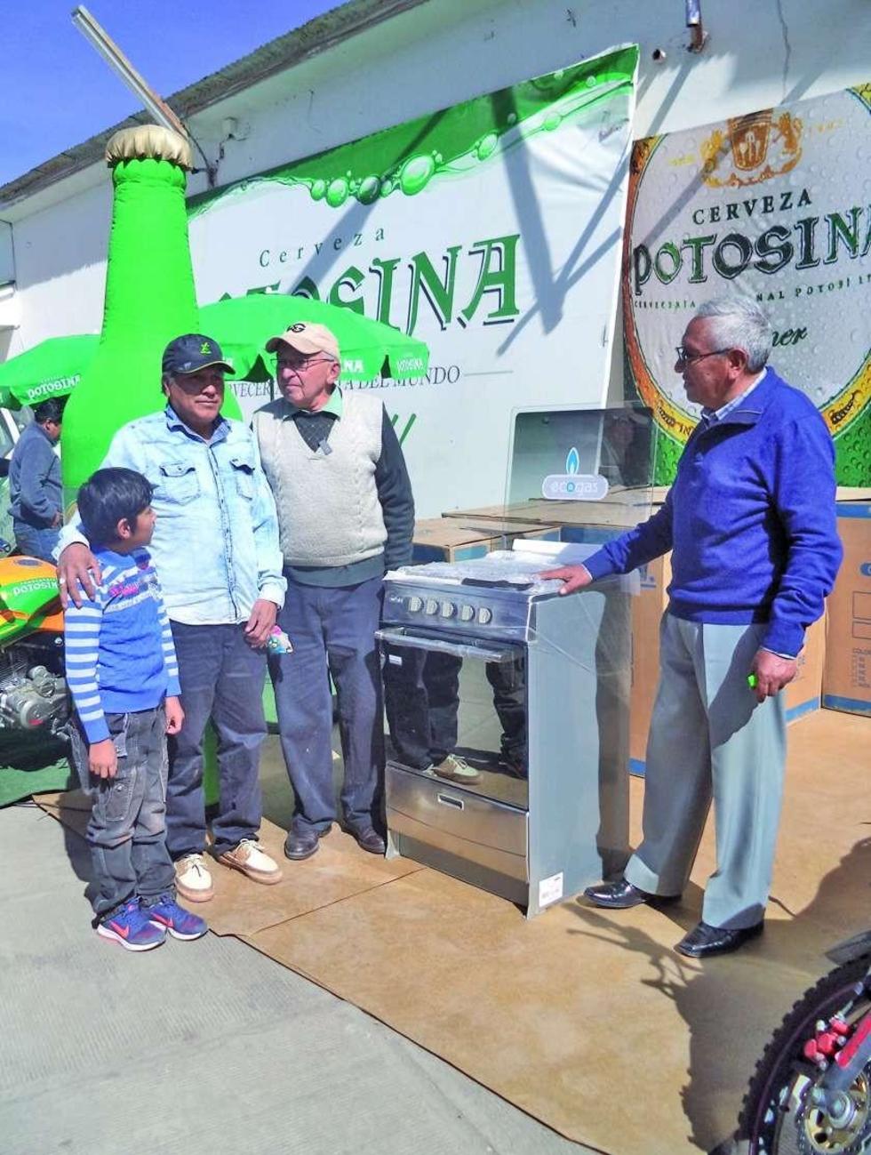 Cervecería regala primeros premios de gran campaña