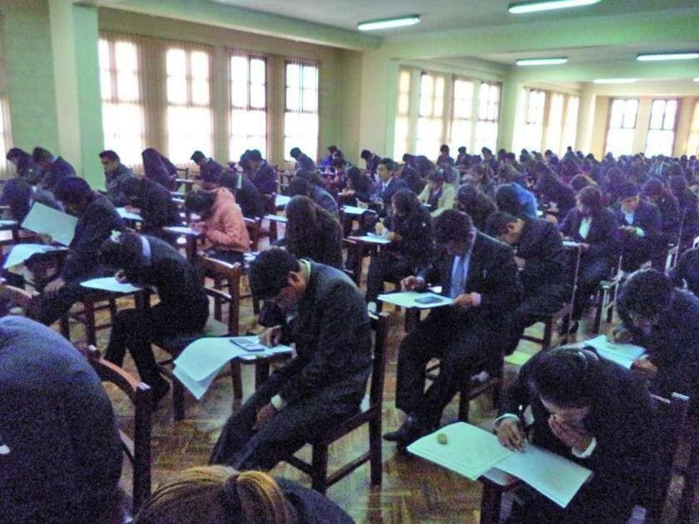 Postulantes a la UATF dan prueba de suficiencia