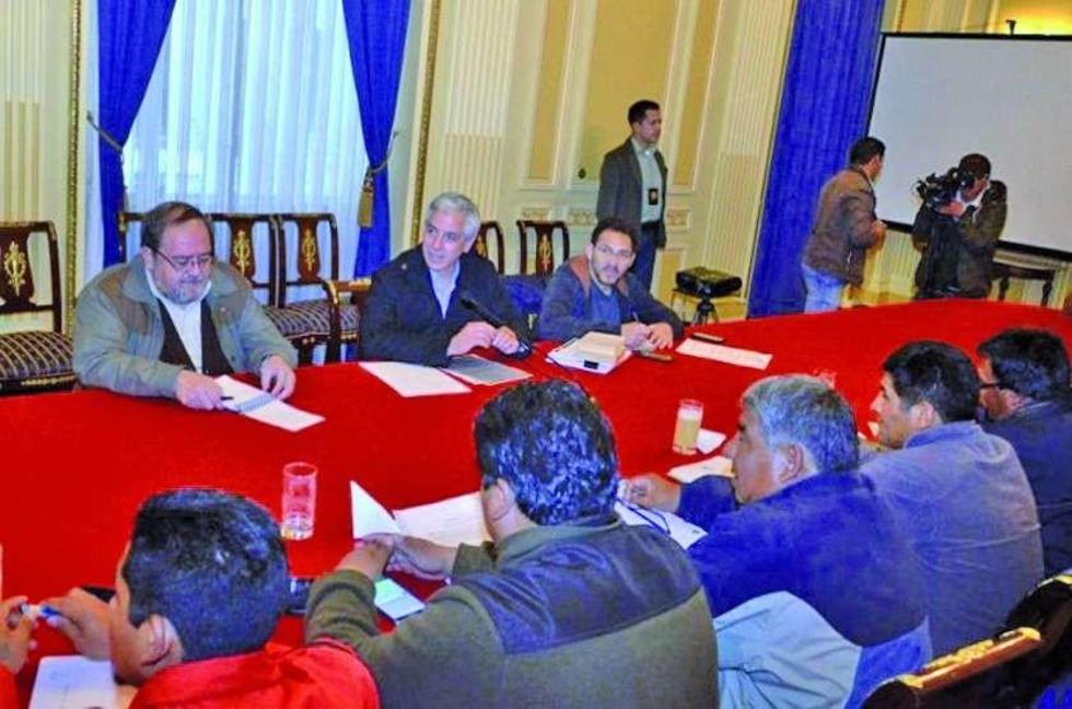 COB y Gobierno de Evo retoman hoy el diálogo por el caso Enatex