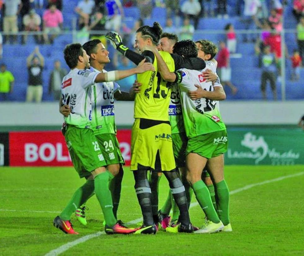 Oriente se instala en las semifinales tras los penales