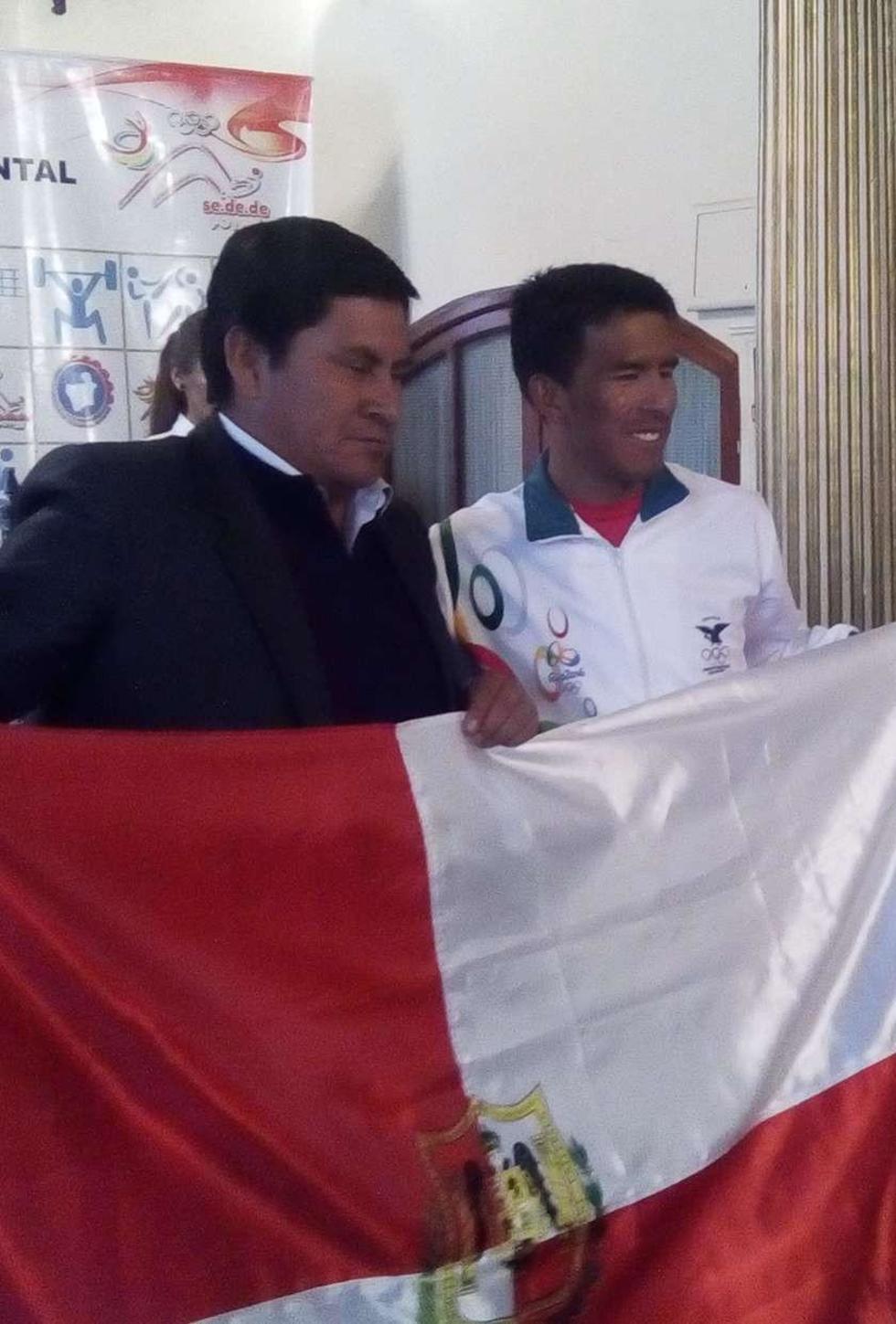 Soliz recibe bicicleta para debutar en Río