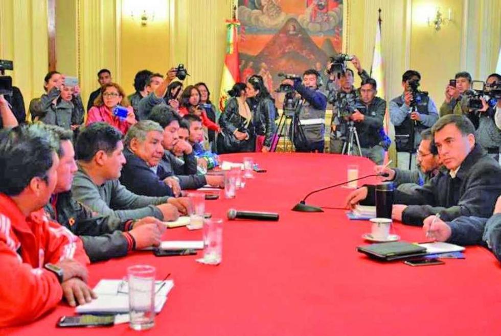 Gobierno invita a reinstalar mesas de trabajo a la COB
