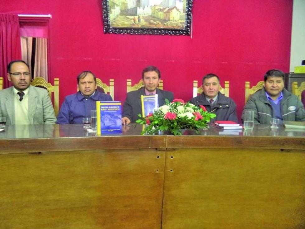 Presentan un libro sobre la niñez y la adolescencia