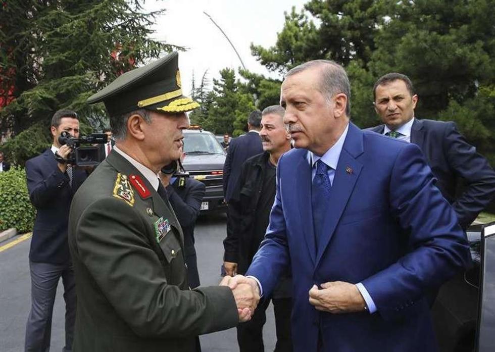 Turquía ordena la detención del acusado de liderar fallido golpe