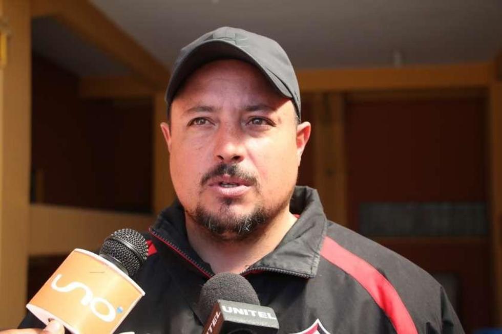 El técnico David de la Torre analiza a su rival 