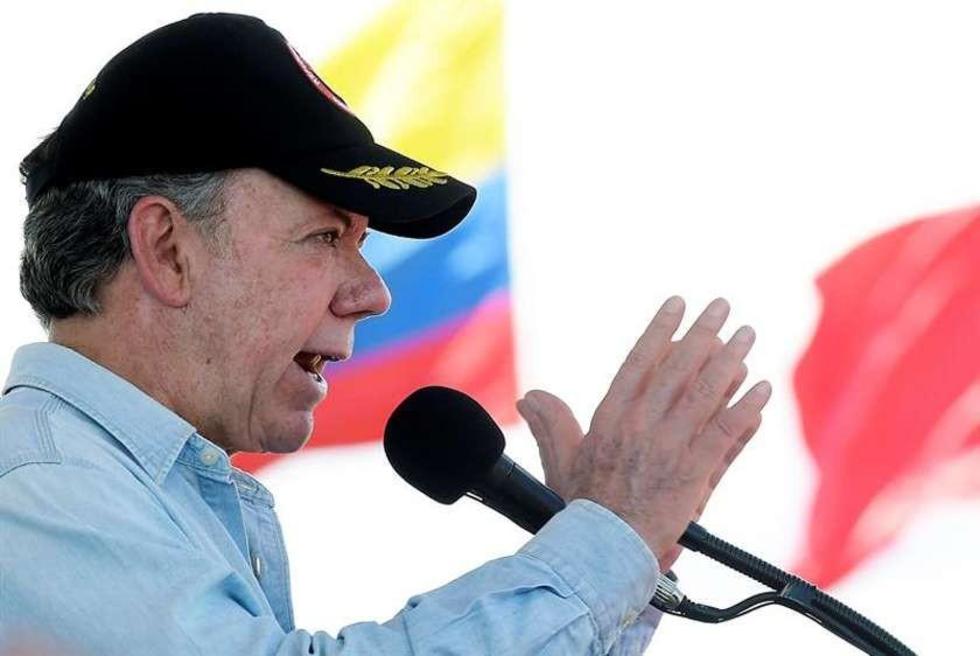 Santos completa seis años en el poder con la paz como bandera