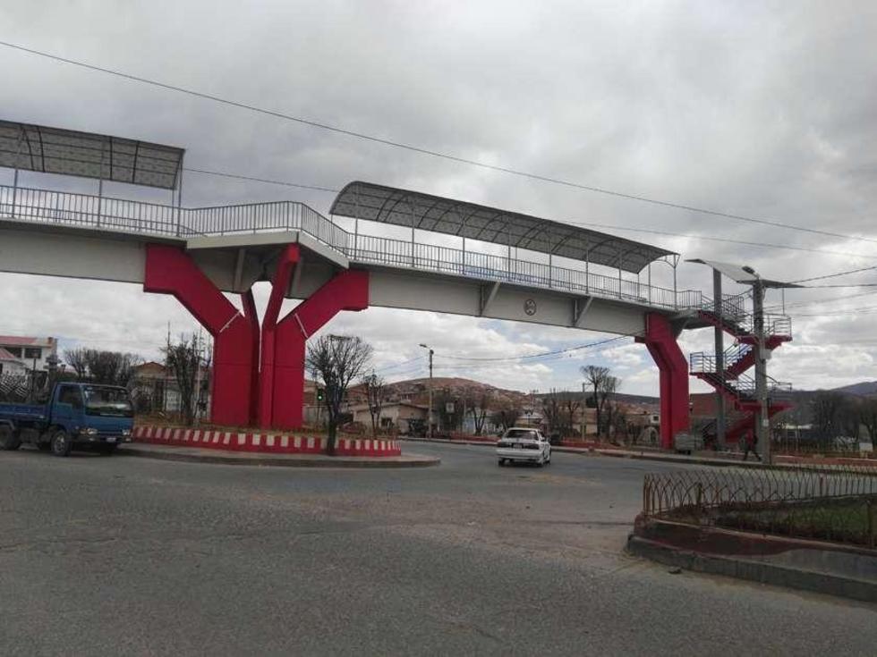 Un puente peatonal genera la crítica de varios vecinos