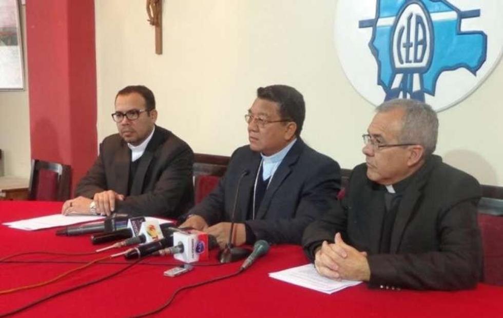 Obispos advierten sobre una falsa ''iglesia'' con sacerdotes destituidos
