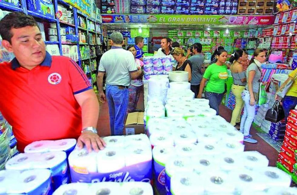 Más de 90.000 personas cruzan frontera de Colombia y Venezuela 