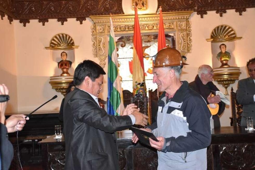 Gobernación reconoce el trabajo del “Padre minero”