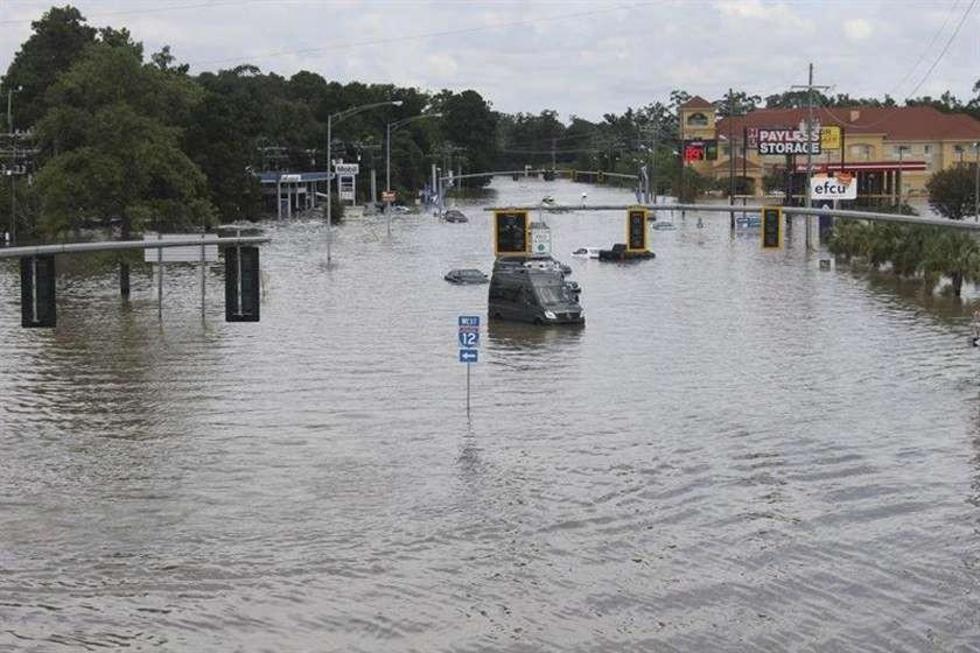 Inundaciones en EE.UU. causan 6 muertos y miles de refugiados