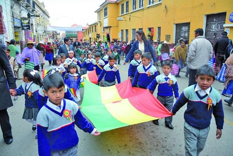Alumnos de ciclo inicial participan del desfile