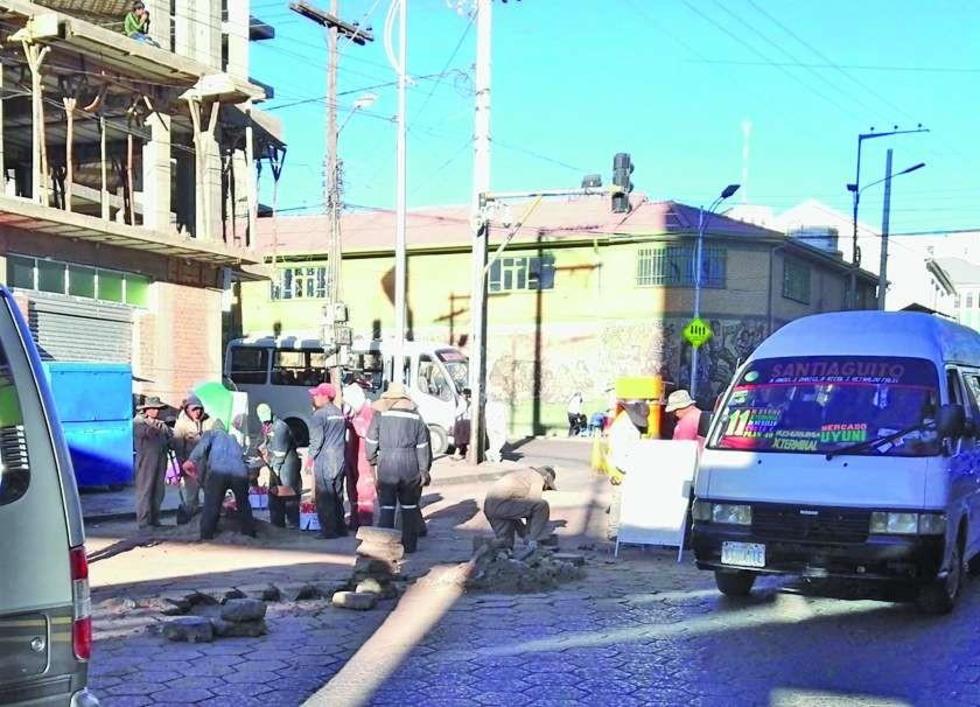 El tráfico vehícular fue interrumpido ayer en avenida Universitaria
