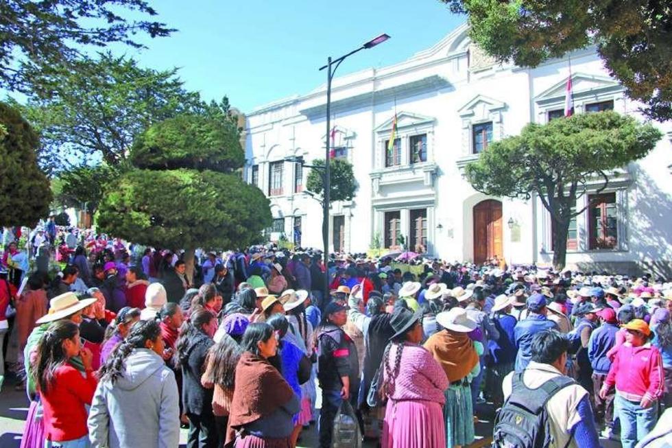 Alcaldía y padres de familia conforman las comisiones