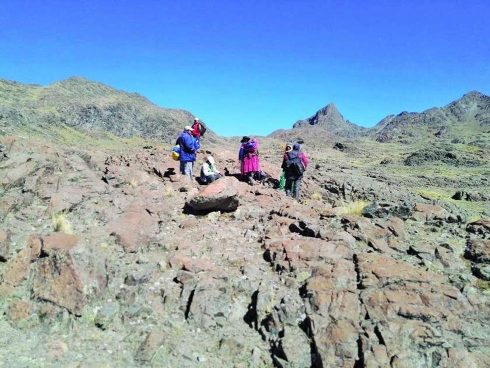Comunarios desmienten vaciado total de lagunas