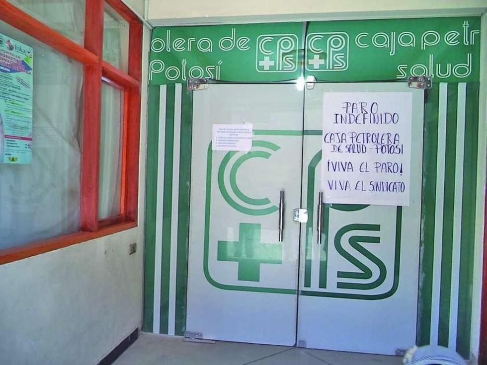 Caja Petrolera acata paro sin suspender atención médica